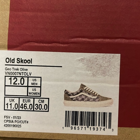 Vans Men’s Old Skool
Geo Trek Olive
VN0007NTOLV
Sneakers - Picture 15 of 16